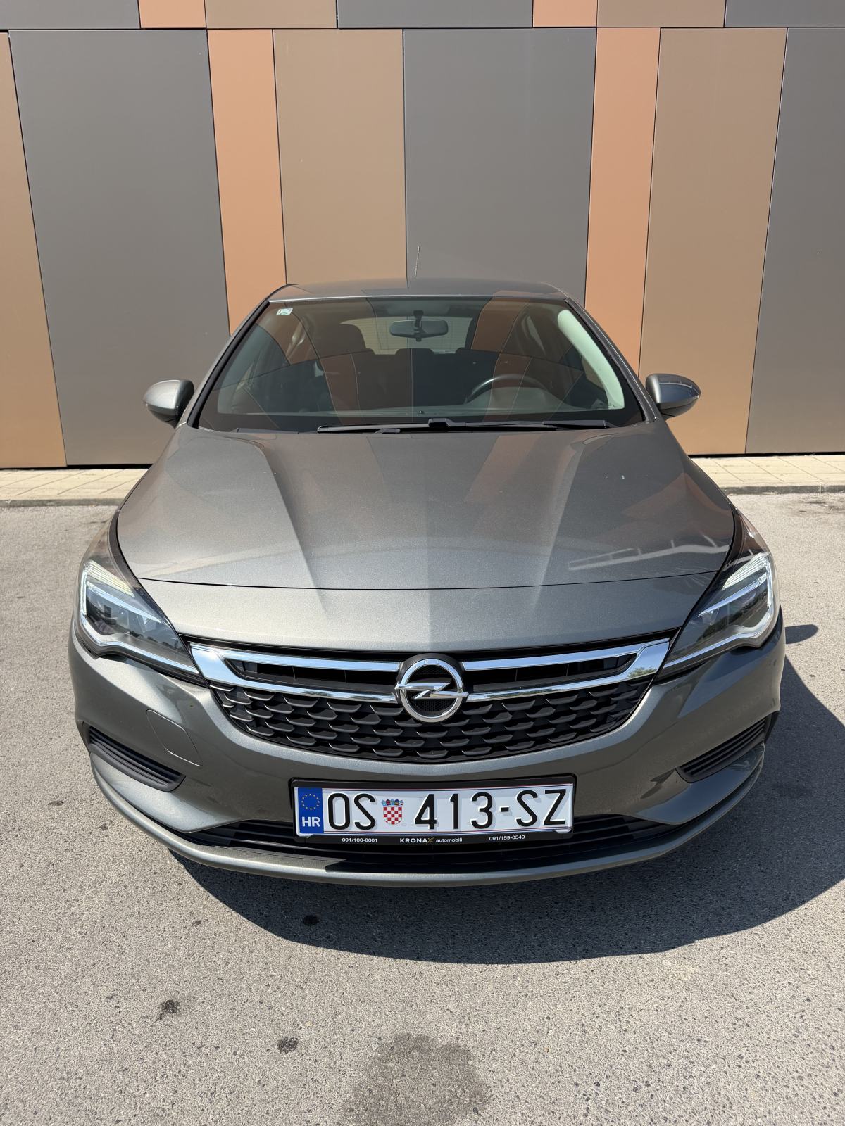 Opel Astra 1,0 Turbo, fotografija 2