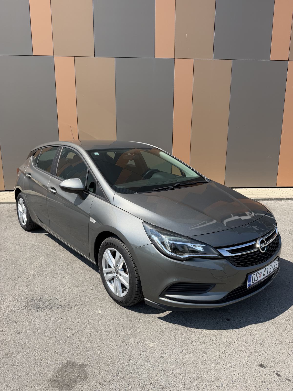 Opel Astra 1,0 Turbo, fotografija 3