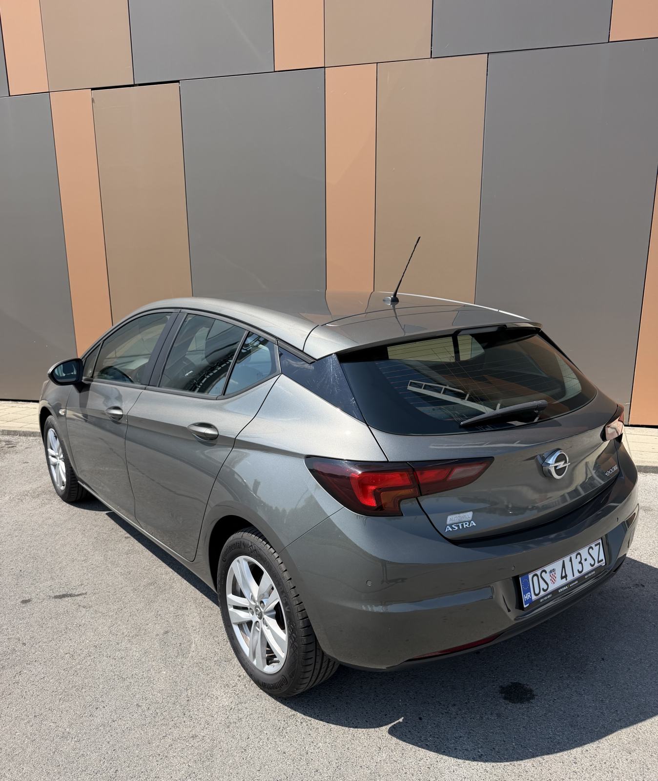 Opel Astra 1,0 Turbo, fotografija 7