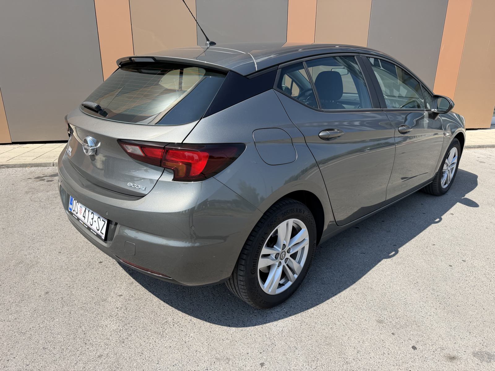 Opel Astra 1,0 Turbo, fotografija 5