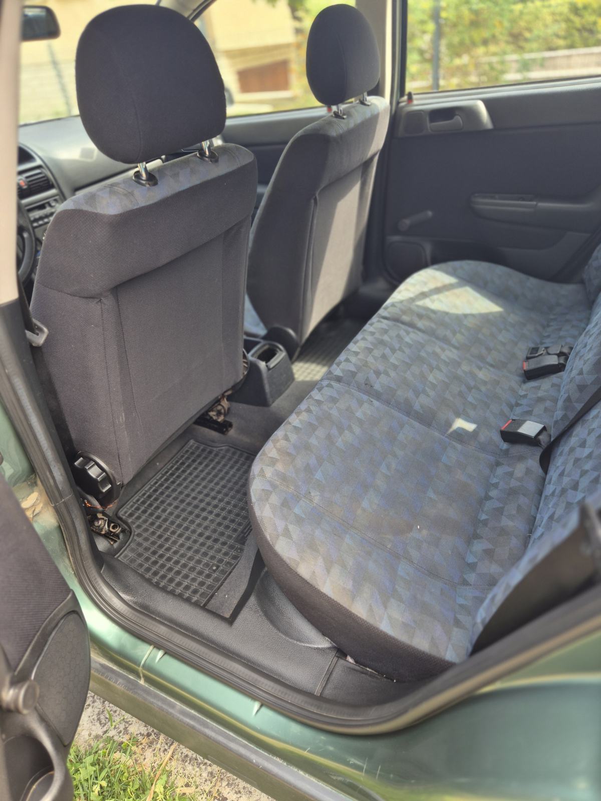 Opel Astra 1,2, fotografija 7