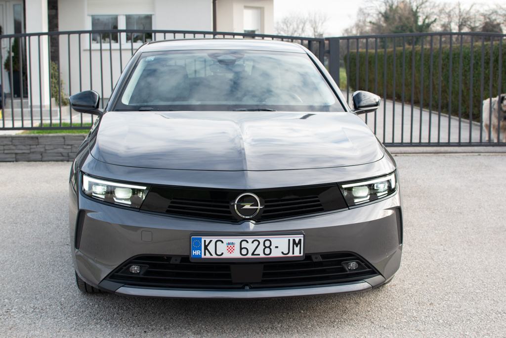 Opel Astra 1,2 Turbo 96 KW ELEGANCE SAMO 14500 KM KAO NOVA, fotografija 2