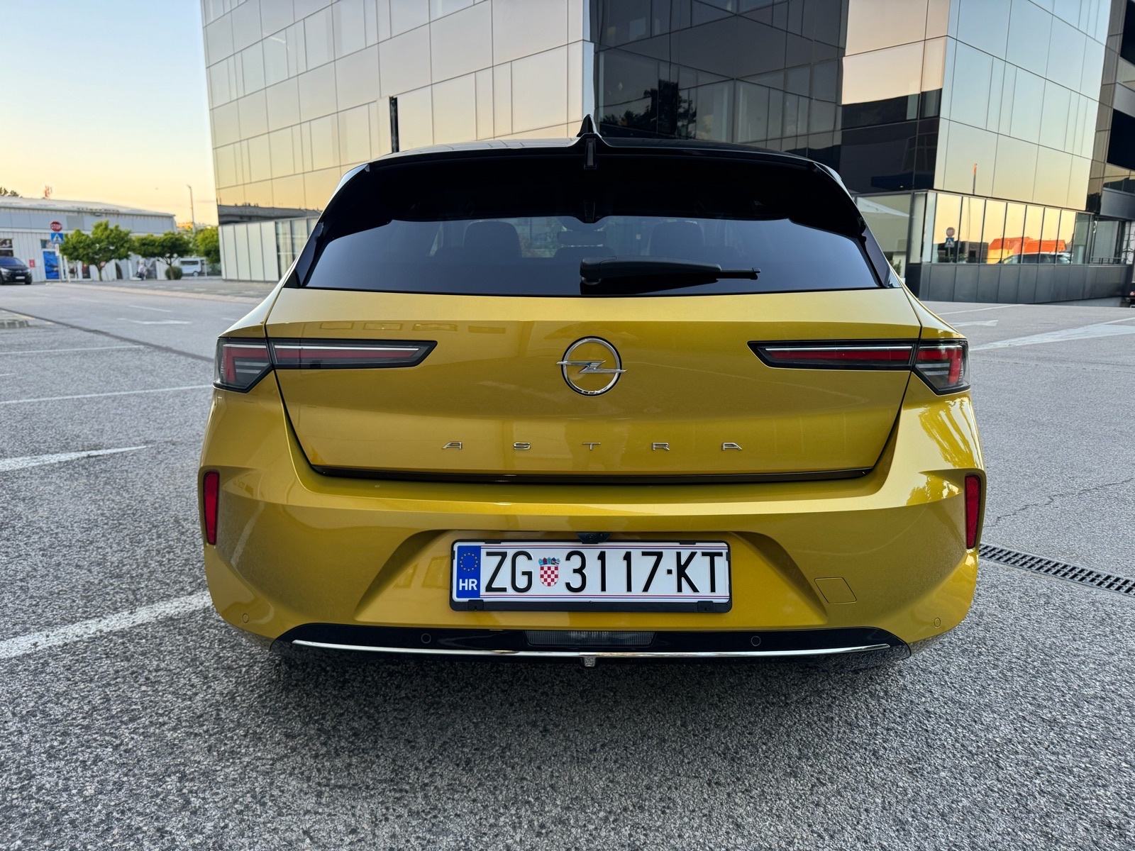 Opel Astra 1,2 Turbo *ELEGANCE,96 KW,ORIGINAL KM,2xKLJUČA,FULL OPREMA*, pogled izvana - slika 4