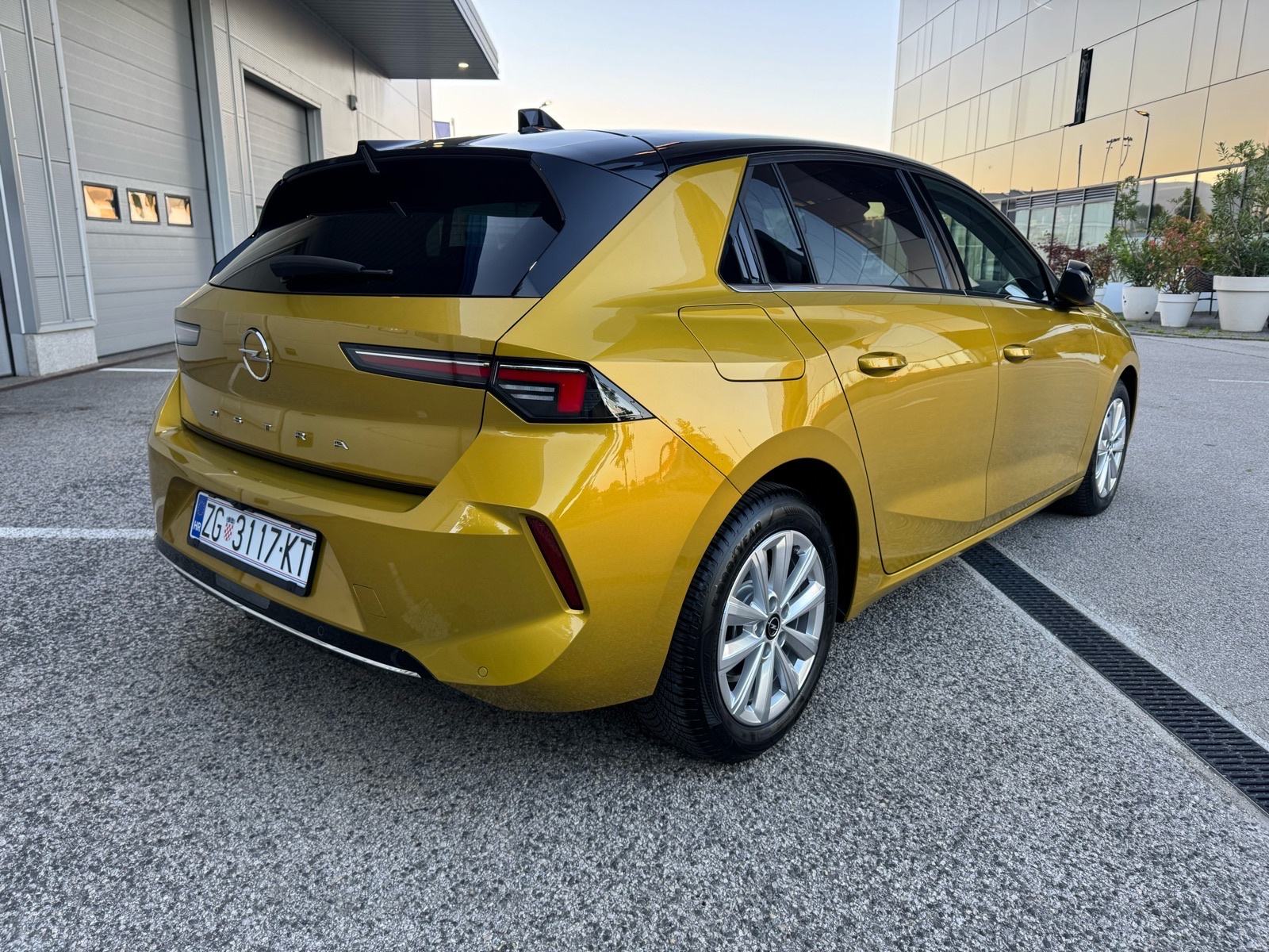 Opel Astra 1,2 Turbo *ELEGANCE,96 KW,ORIGINAL KM,2xKLJUČA,FULL OPREMA*, pogled izvana - slika 5