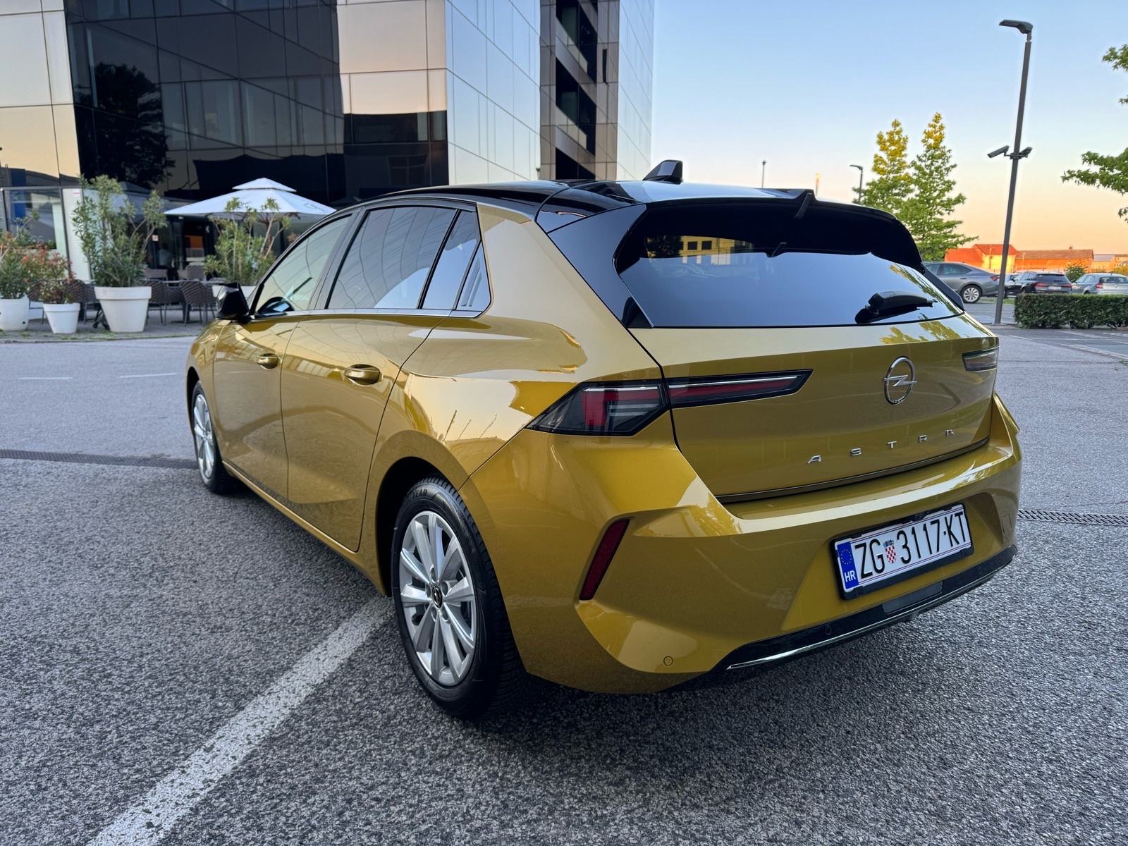 Opel Astra 1,2 Turbo *ELEGANCE,96 KW,ORIGINAL KM,2xKLJUČA,FULL OPREMA*, pogled izvana - slika 3