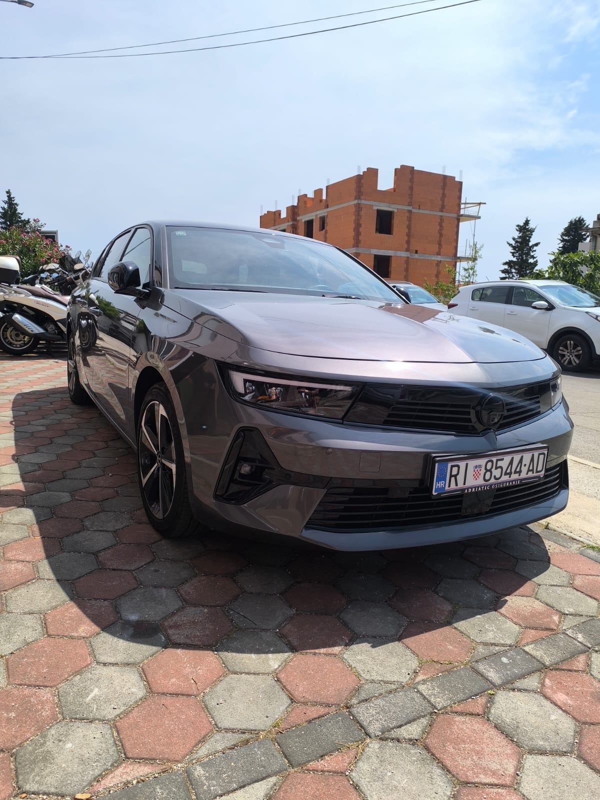 Opel Astra 1,2 Turbo GS LINE, fotografija 2