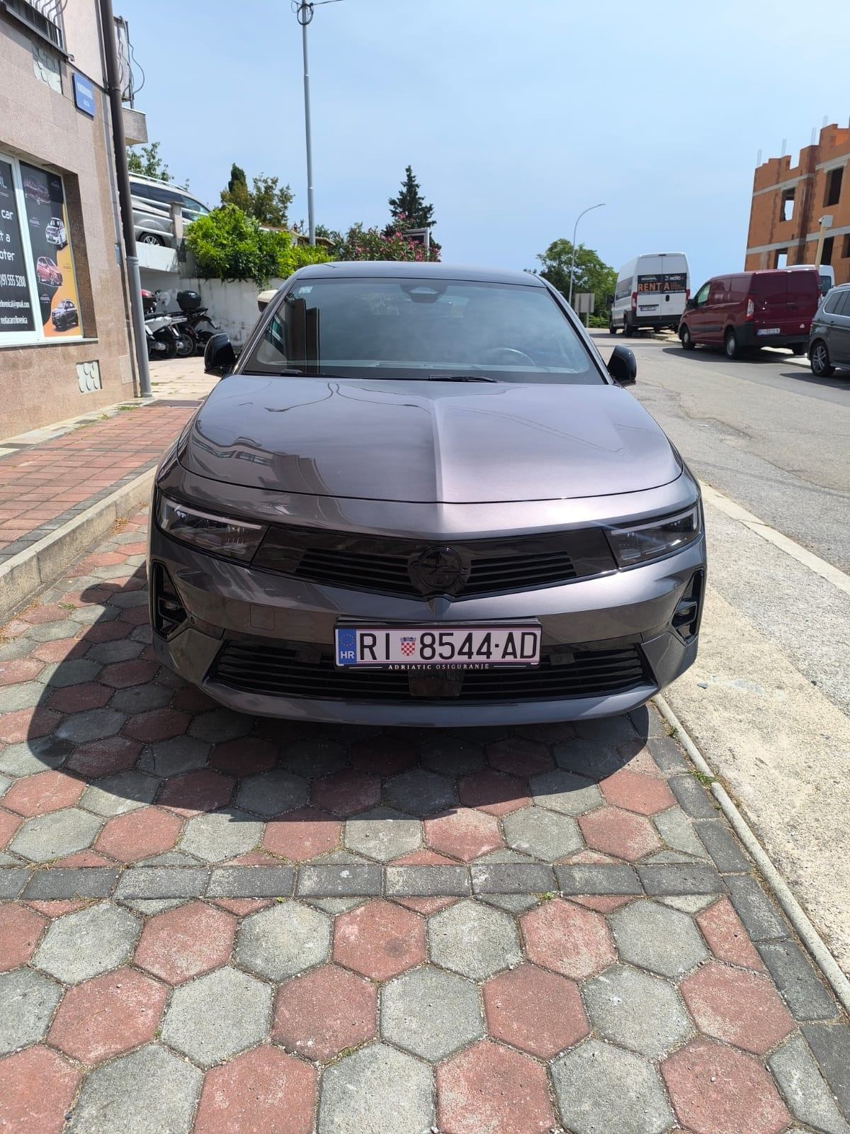 Opel Astra 1,2 Turbo GS LINE, fotografija 3