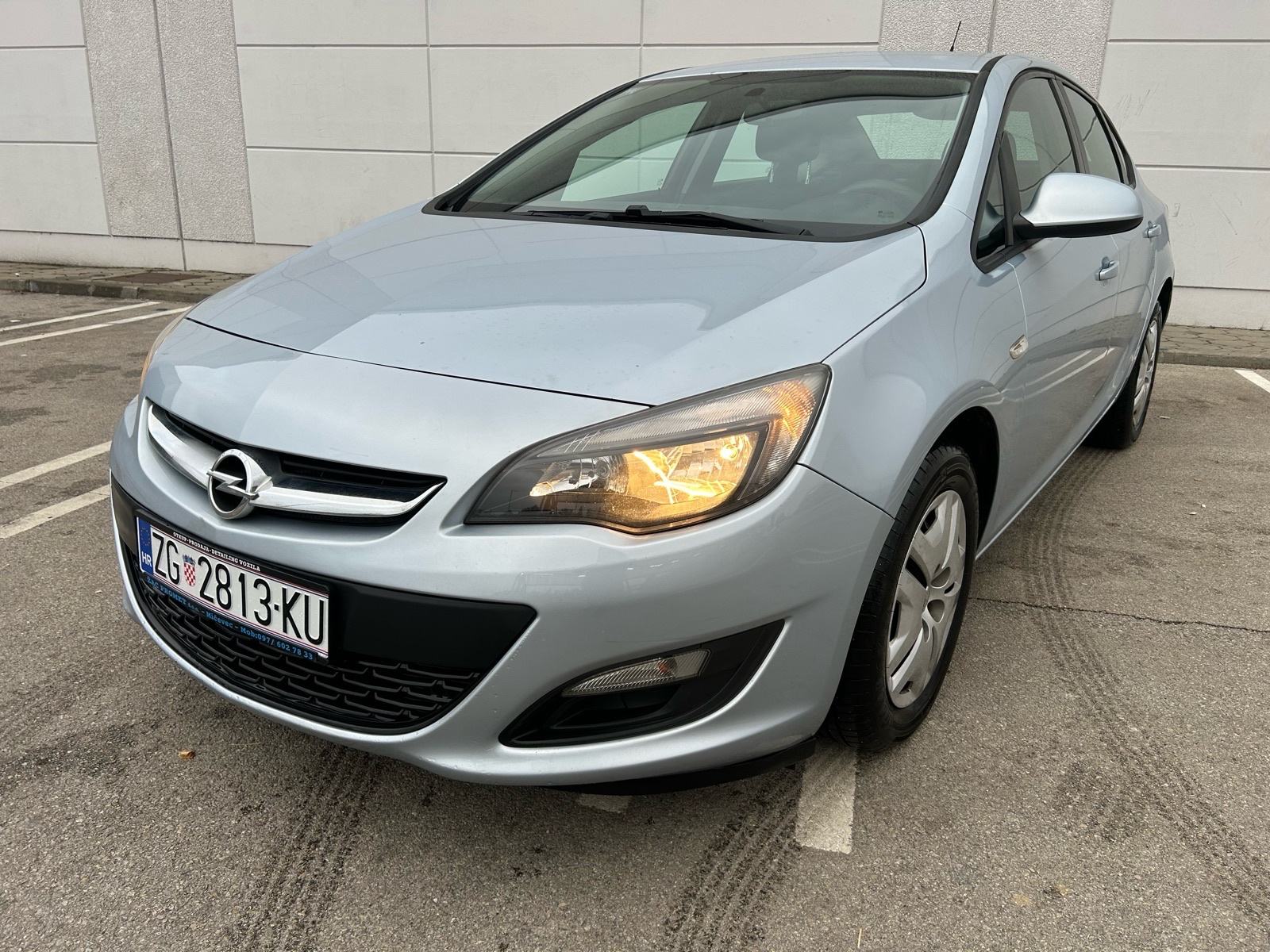 Opel Astra 1.3 CDTi // HR AUTO // U ODLICNOM STANJU, fotografija 2