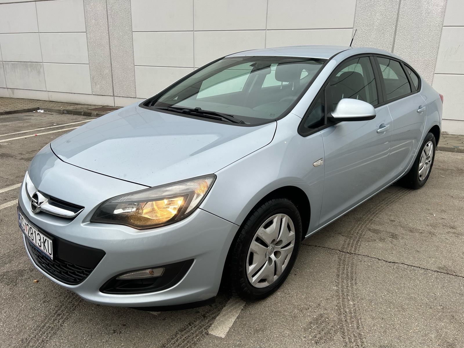 Opel Astra 1.3 CDTi // HR AUTO // U ODLICNOM STANJU, fotografija 3