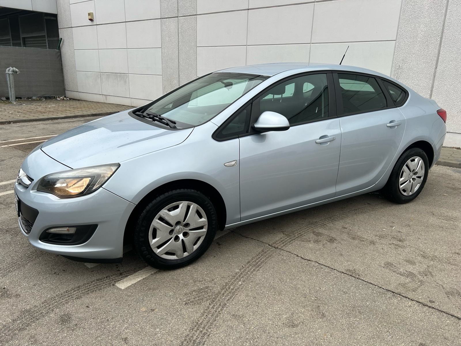Opel Astra 1.3 CDTi // HR AUTO // U ODLICNOM STANJU, fotografija 4