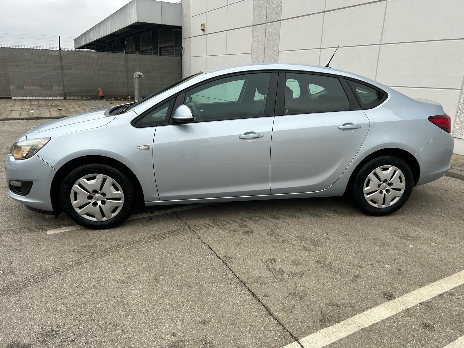 Opel Astra 1.3 CDTi // HR AUTO // U ODLICNOM STANJU, fotografija 5