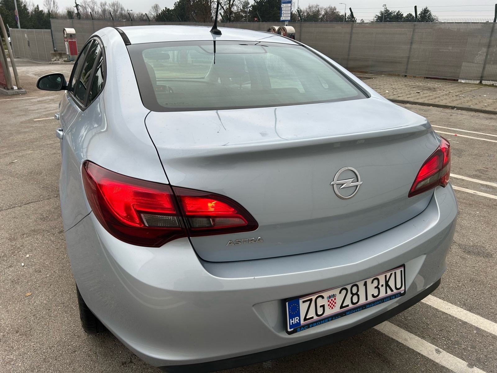 Opel Astra 1.3 CDTi // HR AUTO // U ODLICNOM STANJU, fotografija 8