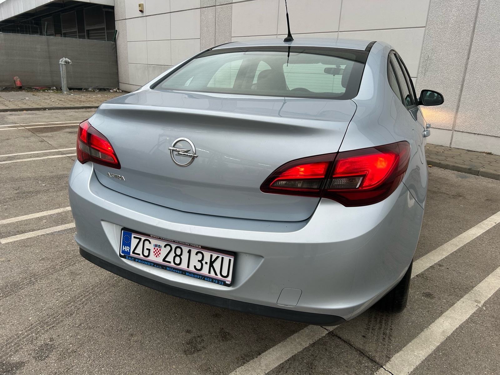 Opel Astra 1.3 CDTi // HR AUTO // U ODLICNOM STANJU, fotografija 10