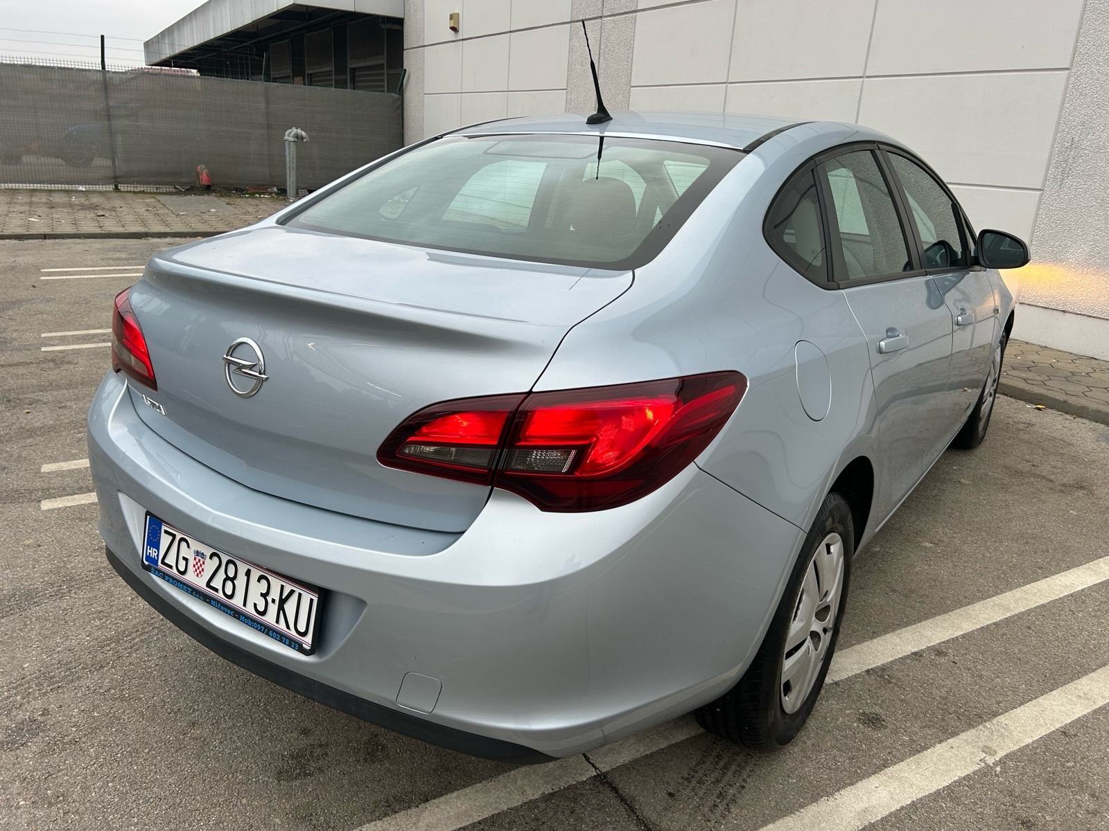 Opel Astra 1.3 CDTi // HR AUTO // U ODLICNOM STANJU, fotografija 11