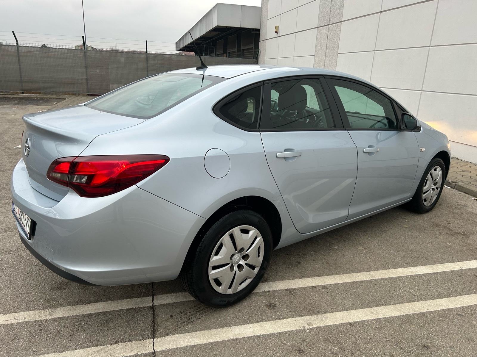 Opel Astra 1.3 CDTi // HR AUTO // U ODLICNOM STANJU, fotografija 12