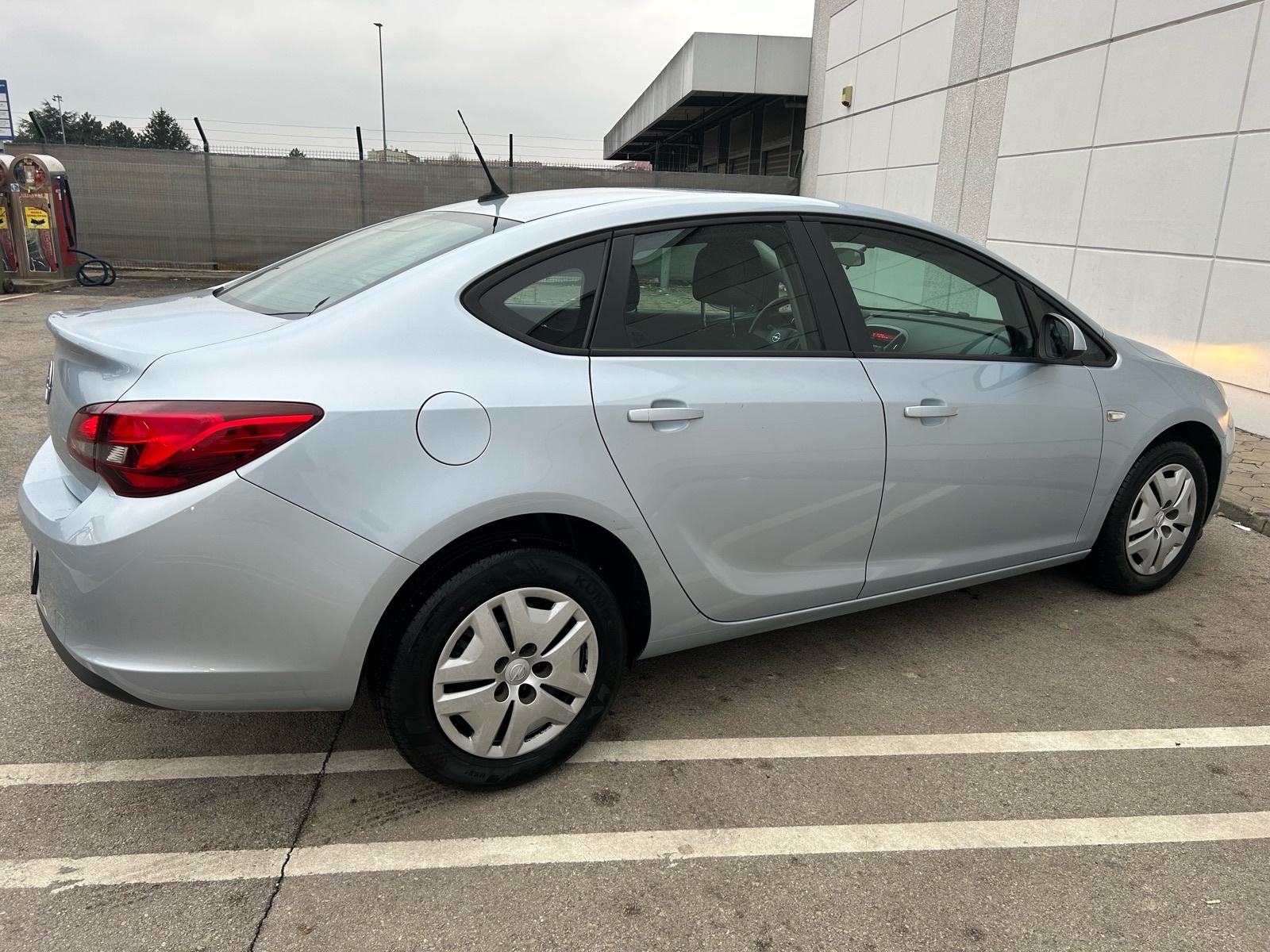 Opel Astra 1.3 CDTi // HR AUTO // U ODLICNOM STANJU, fotografija 13