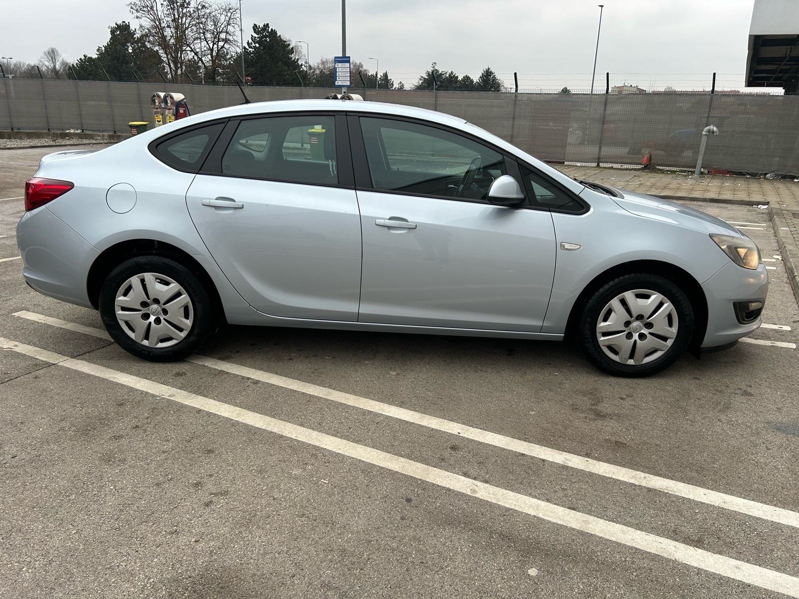 Opel Astra 1.3 CDTi // HR AUTO // U ODLICNOM STANJU, fotografija 14