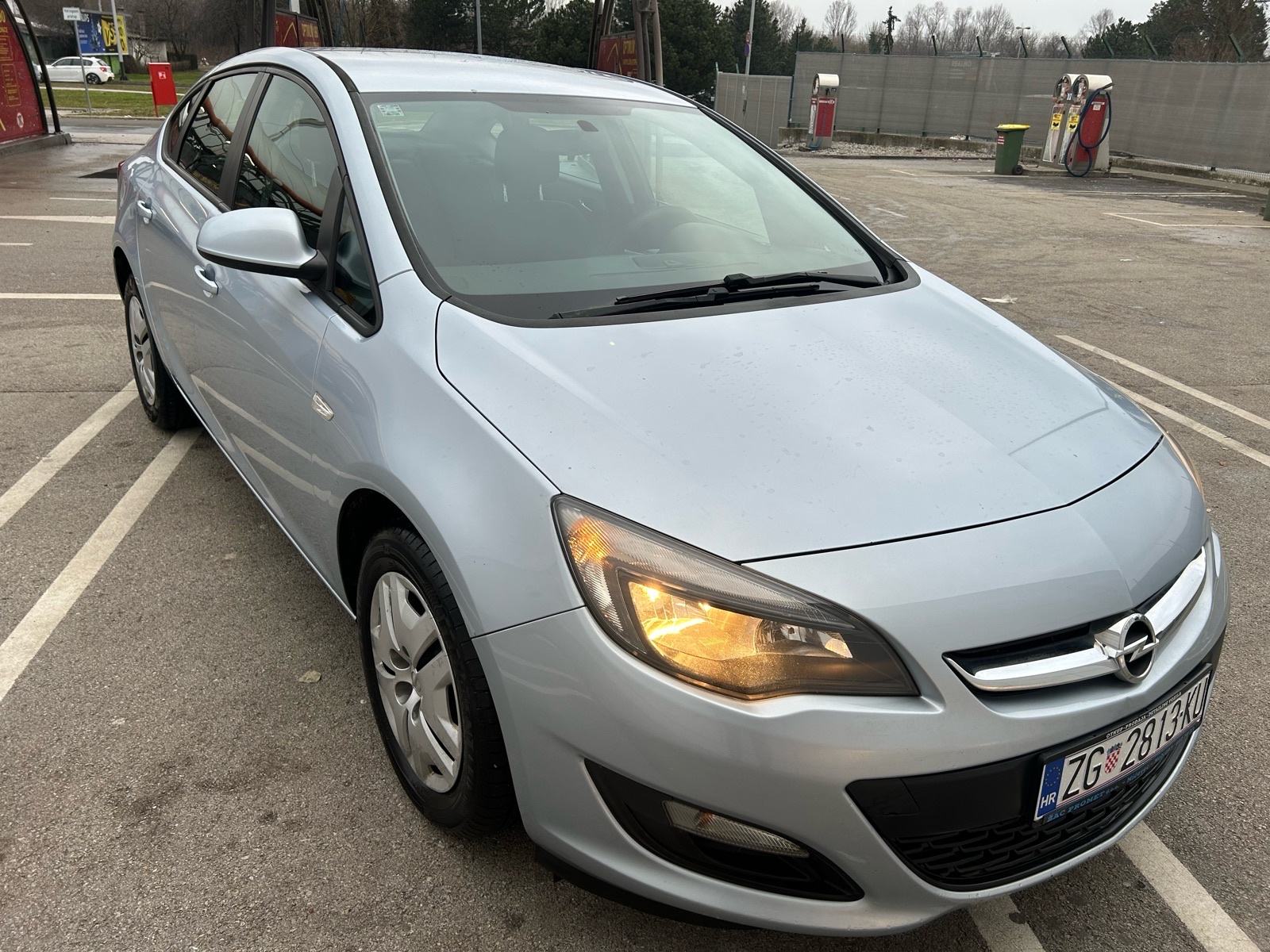 Opel Astra 1.3 CDTi // HR AUTO // U ODLICNOM STANJU, fotografija 16