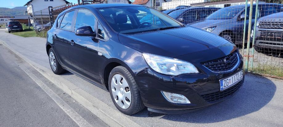 Opel Astra 1,3 CDTI, fotografija 9
