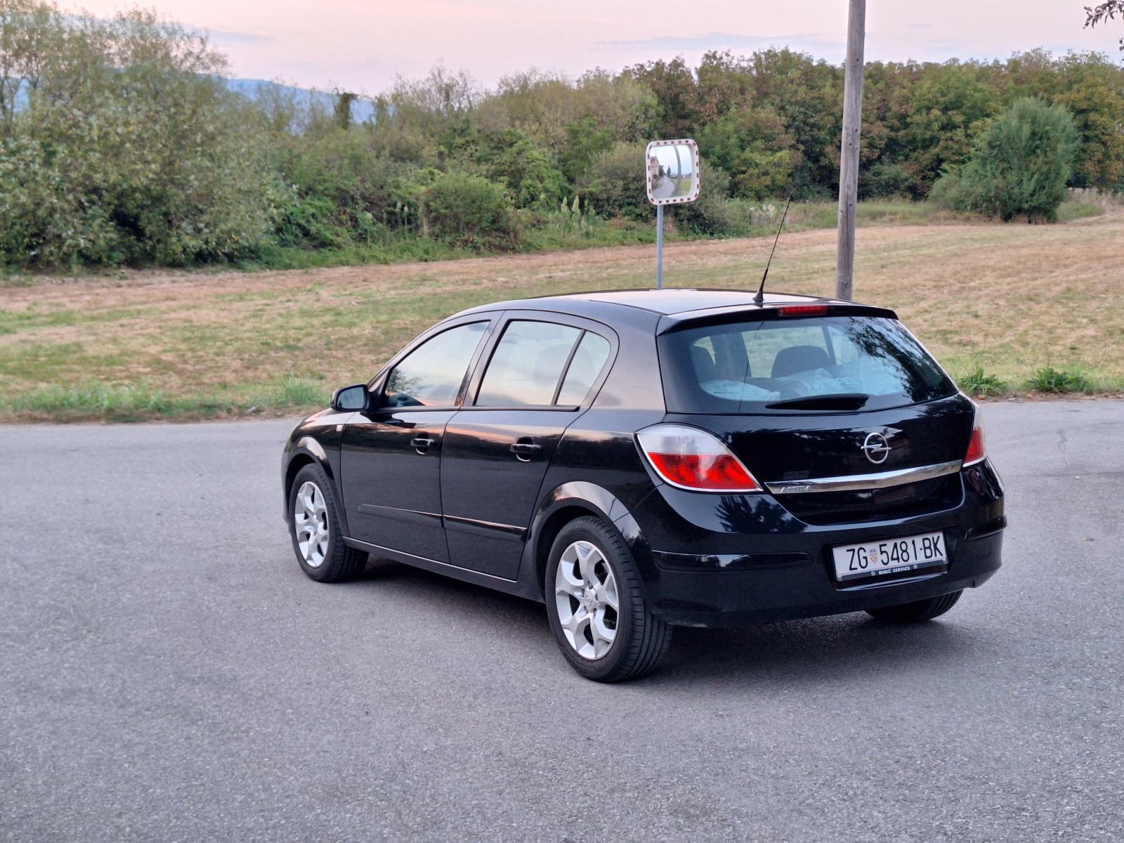 Opel Astra 1,4 i ,150 tkm kao nova, fotografija 9