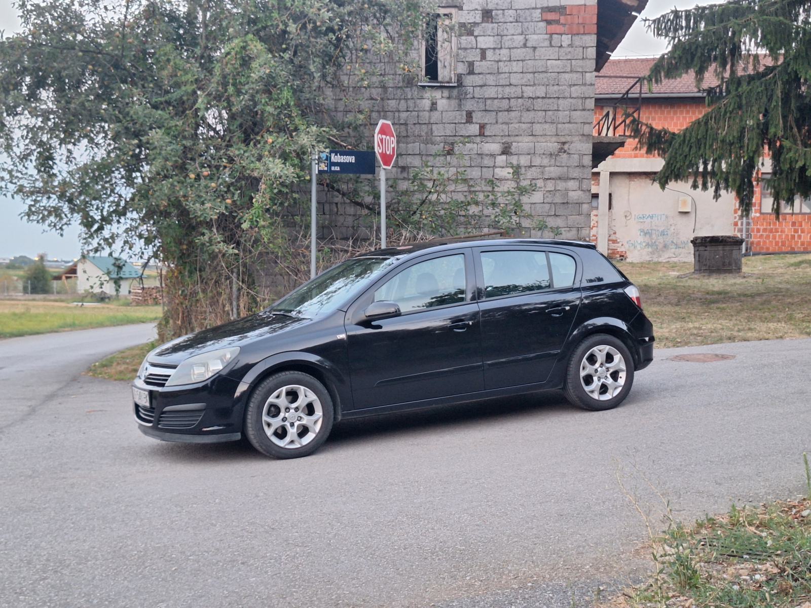 Opel Astra 1,4 i ,150 tkm kao nova, fotografija 3