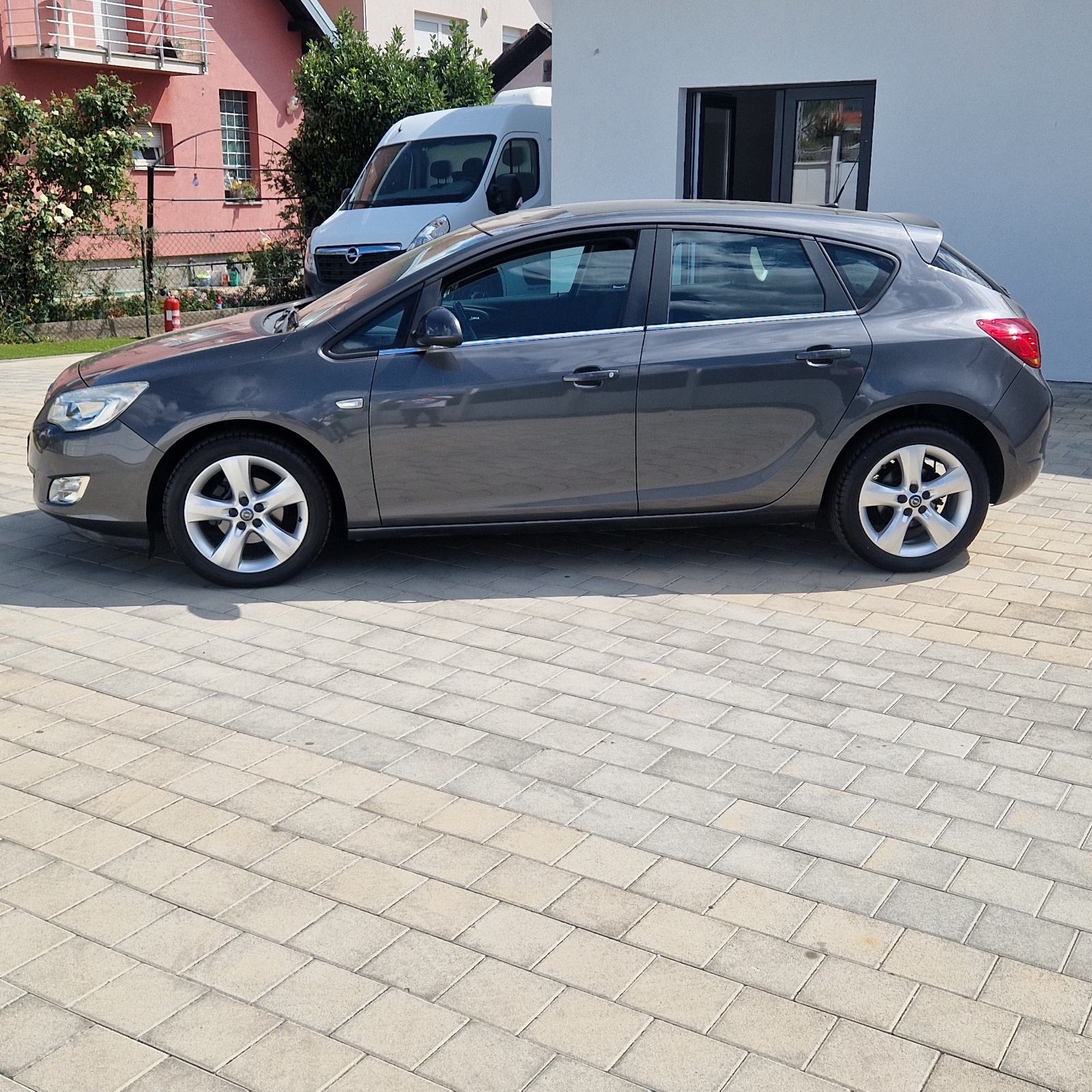 Opel Astra 1,4 benzin 74 kW- Nije turbo • Hr auto• 129.ooo km, fotografija 8