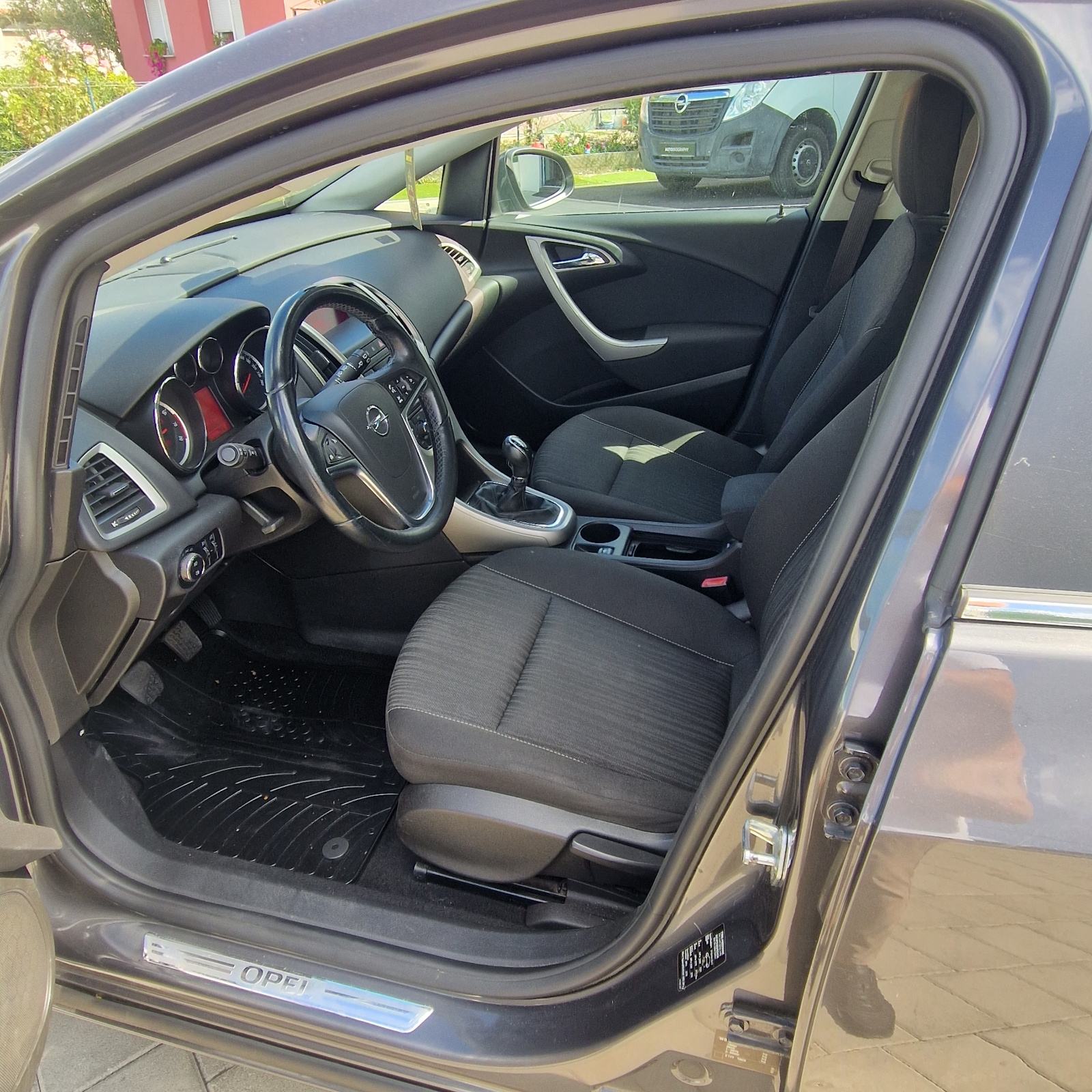 Opel Astra 1,4 benzin 74 kW- Nije turbo • Hr auto• 129.ooo km, fotografija 10