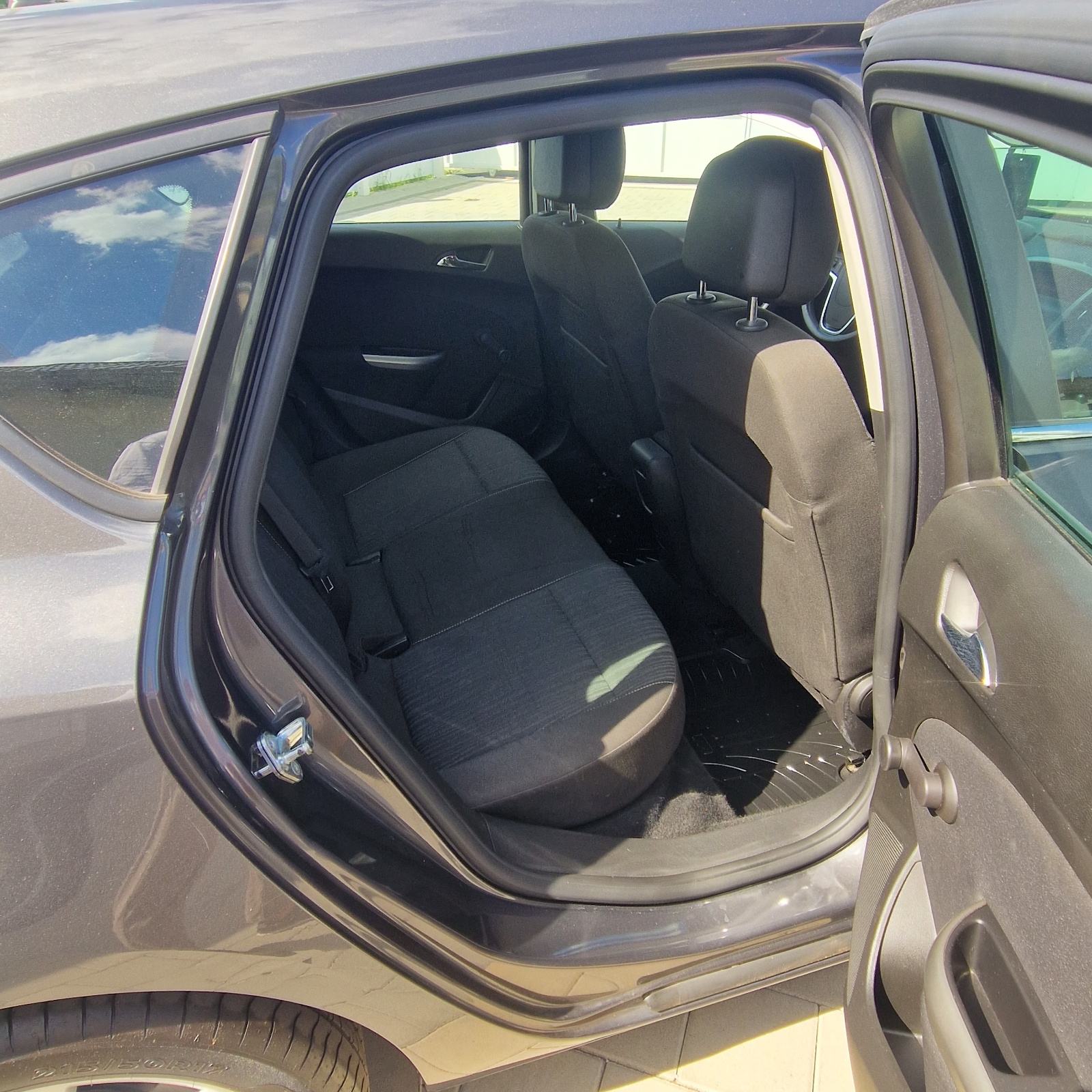 Opel Astra 1,4 benzin 74 kW- Nije turbo • Hr auto• 129.ooo km, fotografija 12