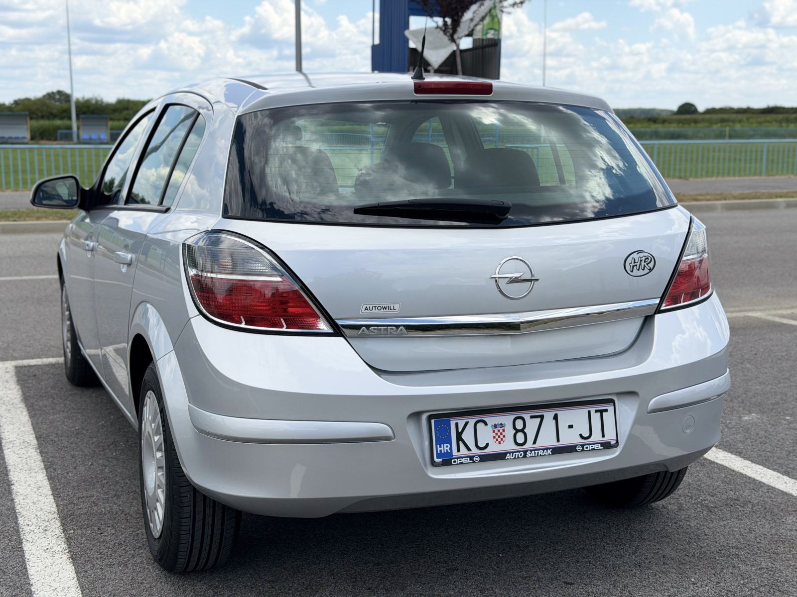 Opel Astra 1,4 benzin klima,128tkm,2012.reg skoro god dana,potvrda km, fotografija 7