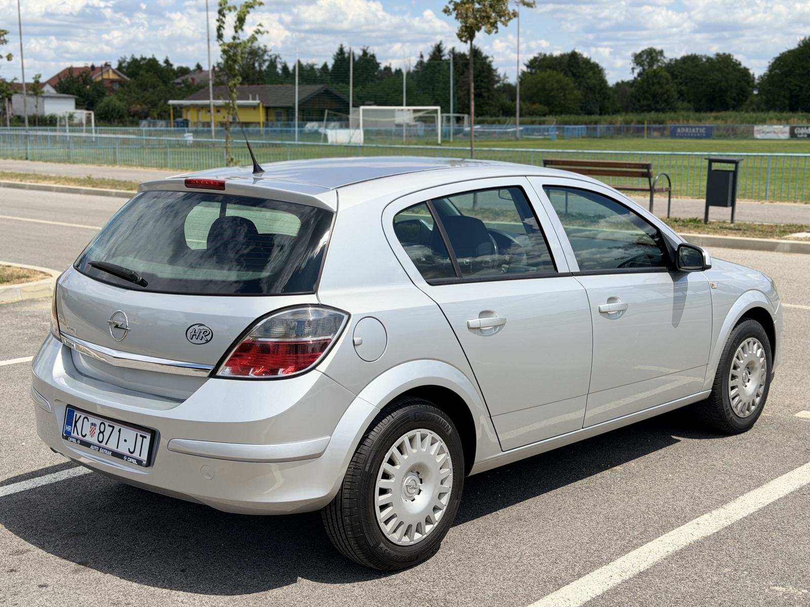 Opel Astra 1,4 benzin klima,128tkm,2012.reg skoro god dana,potvrda km, fotografija 3