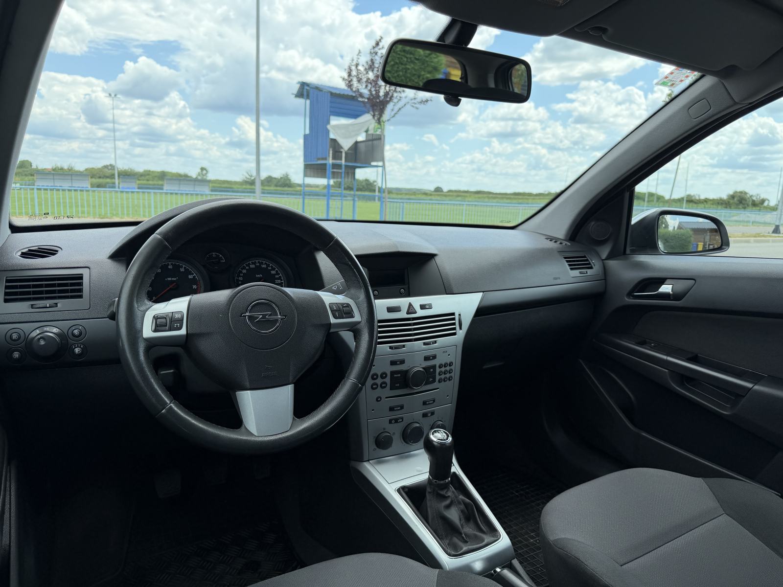 Opel Astra 1,4 benzin klima,128tkm,2012.reg skoro god dana,potvrda km, fotografija 10