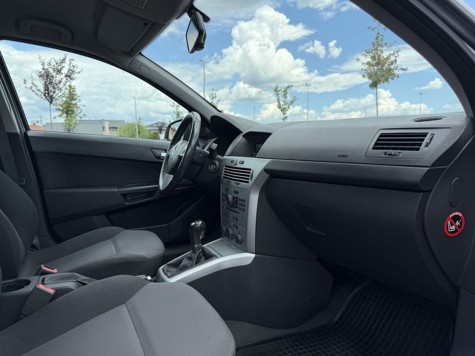 Opel Astra 1,4 benzin klima,128tkm,2012.reg skoro god dana,potvrda km, fotografija 12