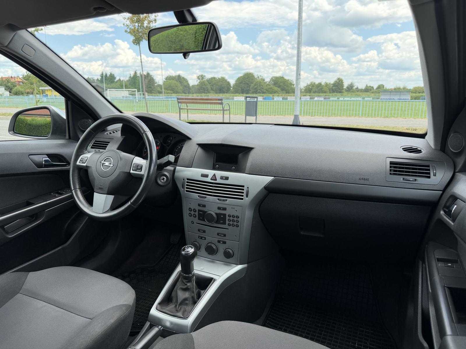 Opel Astra 1,4 benzin klima,128tkm,2012.reg skoro god dana,potvrda km, fotografija 11