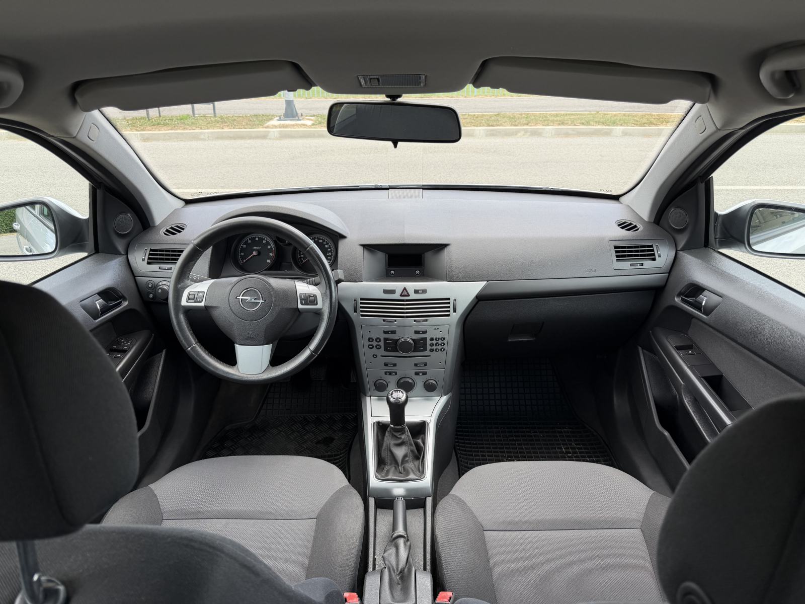 Opel Astra 1,4 benzin klima,128tkm,2012.reg skoro god dana,potvrda km, fotografija 9