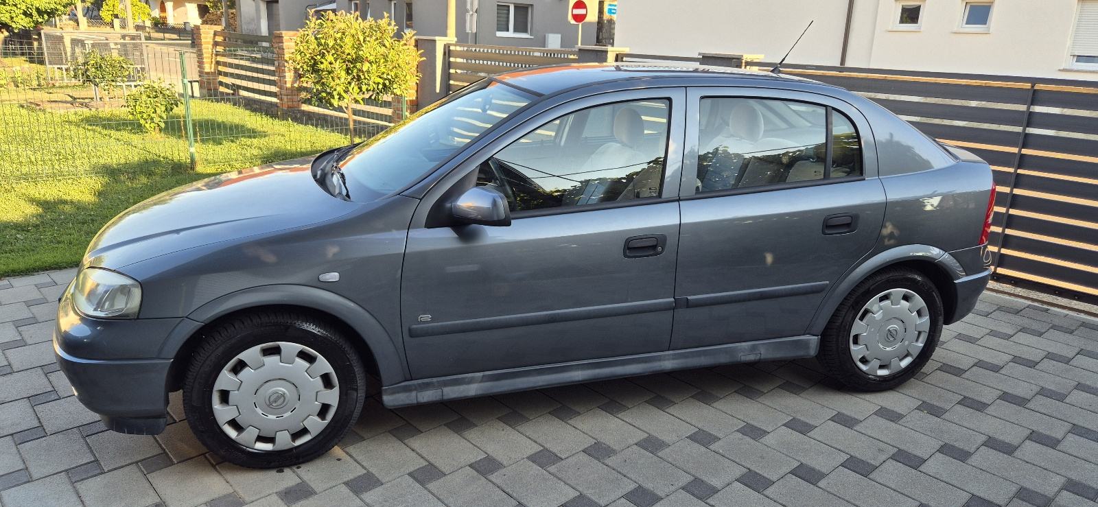 Opel Astra 1,4..KLIMA..90000 KM..HR VOZILO, fotografija 3
