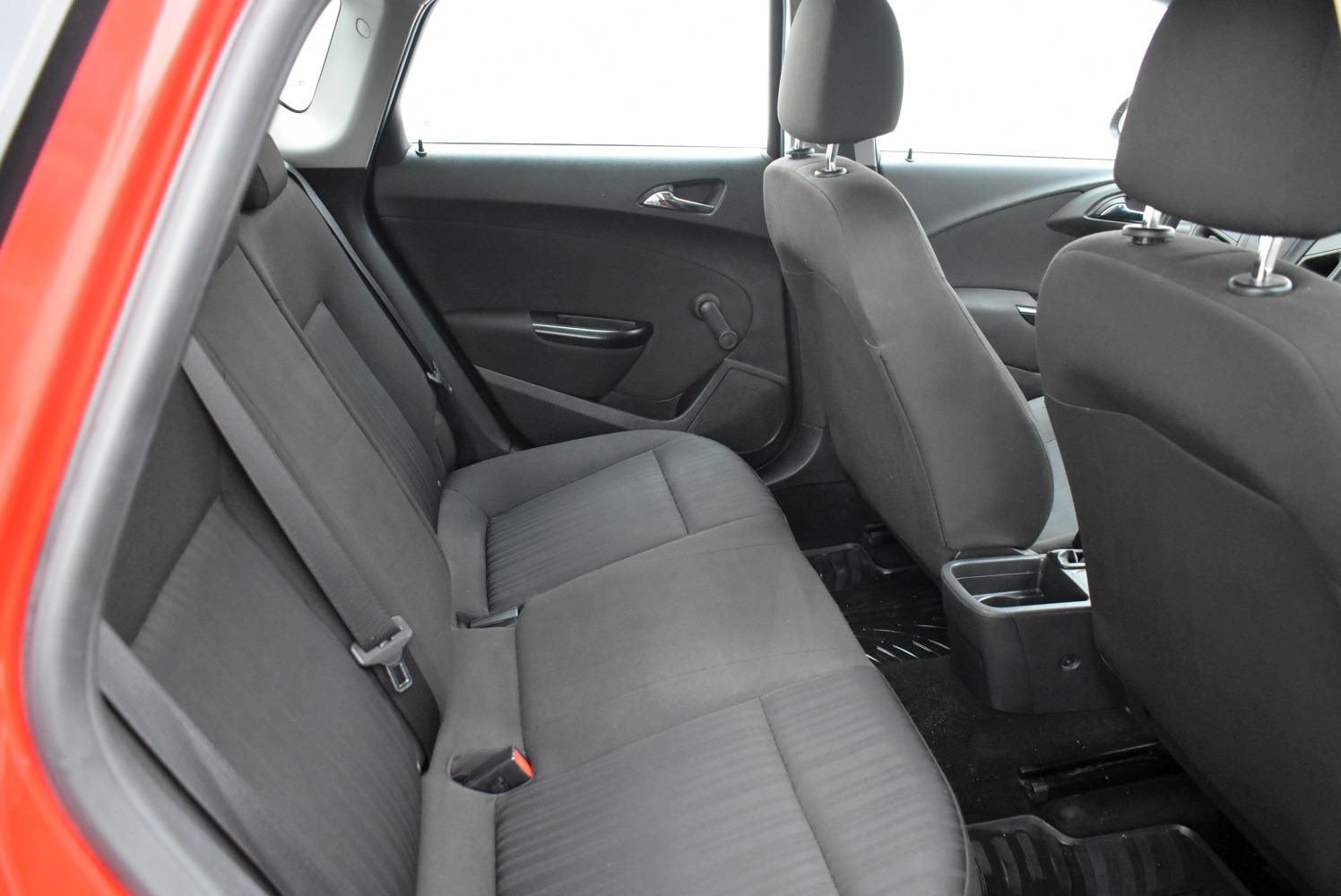 Opel Astra 1.4 LPG Essentia *HR* SERVISNA, 1. VLASNIK*, fotografija 6