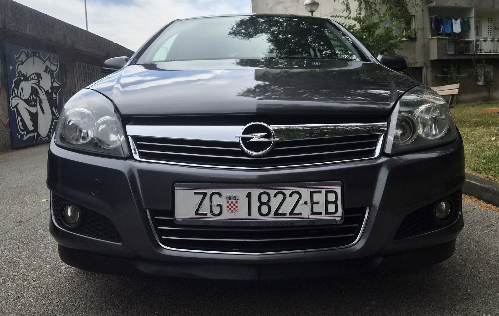 OPEL ASTRA 1.4 REGISTRIRAN DO 16.07.2027 SERVISNA I SVI RAČUNI 2009 GO, fotografija 2