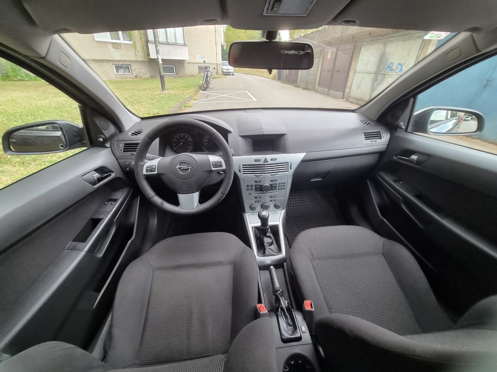 OPEL ASTRA 1.4 REGISTRIRAN DO 16.07.2027 SERVISNA I SVI RAČUNI 2009 GO, fotografija 11