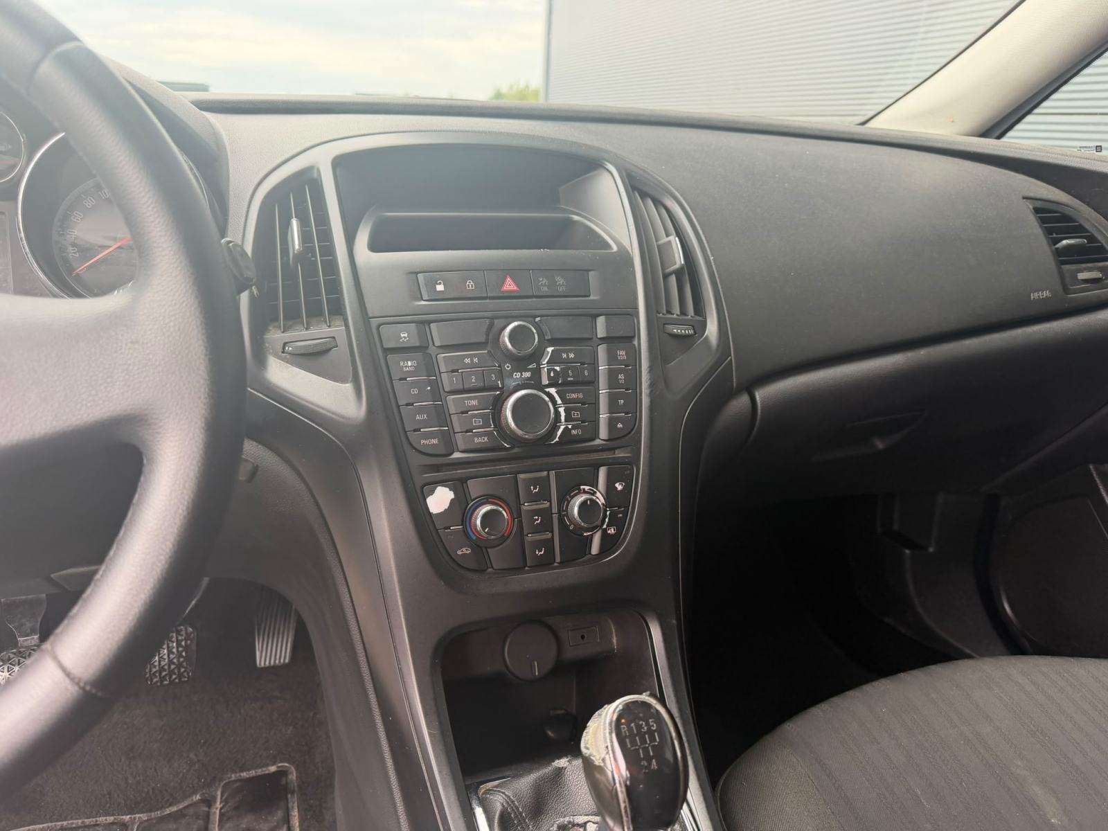 Opel Astra 1.4 - REGISTRIRANA - KLIMA - AUTOKREDIT, fotografija 12