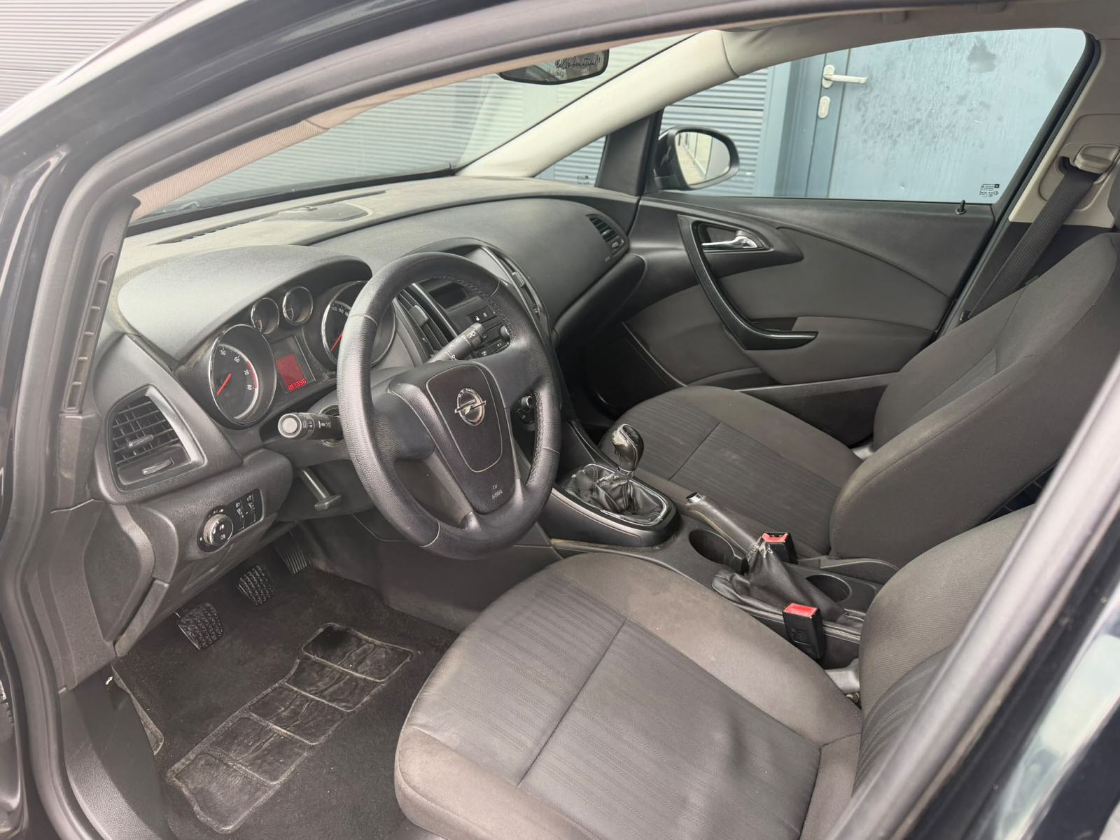 Opel Astra 1.4 - REGISTRIRANA - KLIMA - AUTOKREDIT, fotografija 9