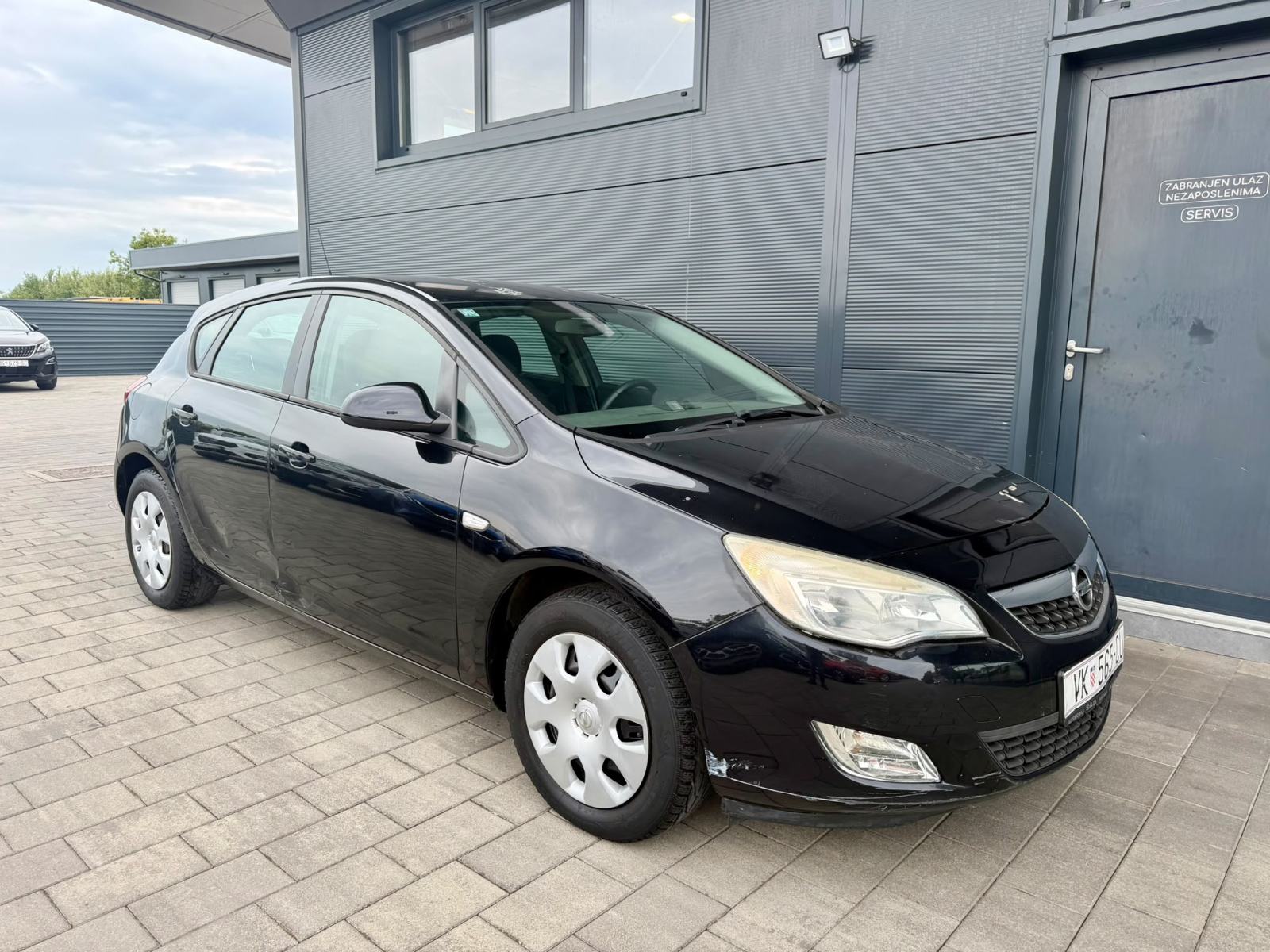 Opel Astra 1.4 - REGISTRIRANA - KLIMA - AUTOKREDIT, fotografija 7