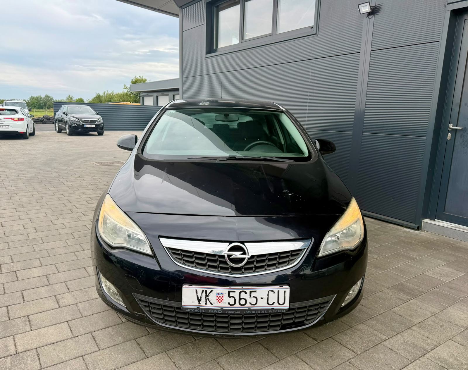 Opel Astra 1.4 - REGISTRIRANA - KLIMA - AUTOKREDIT, fotografija 8