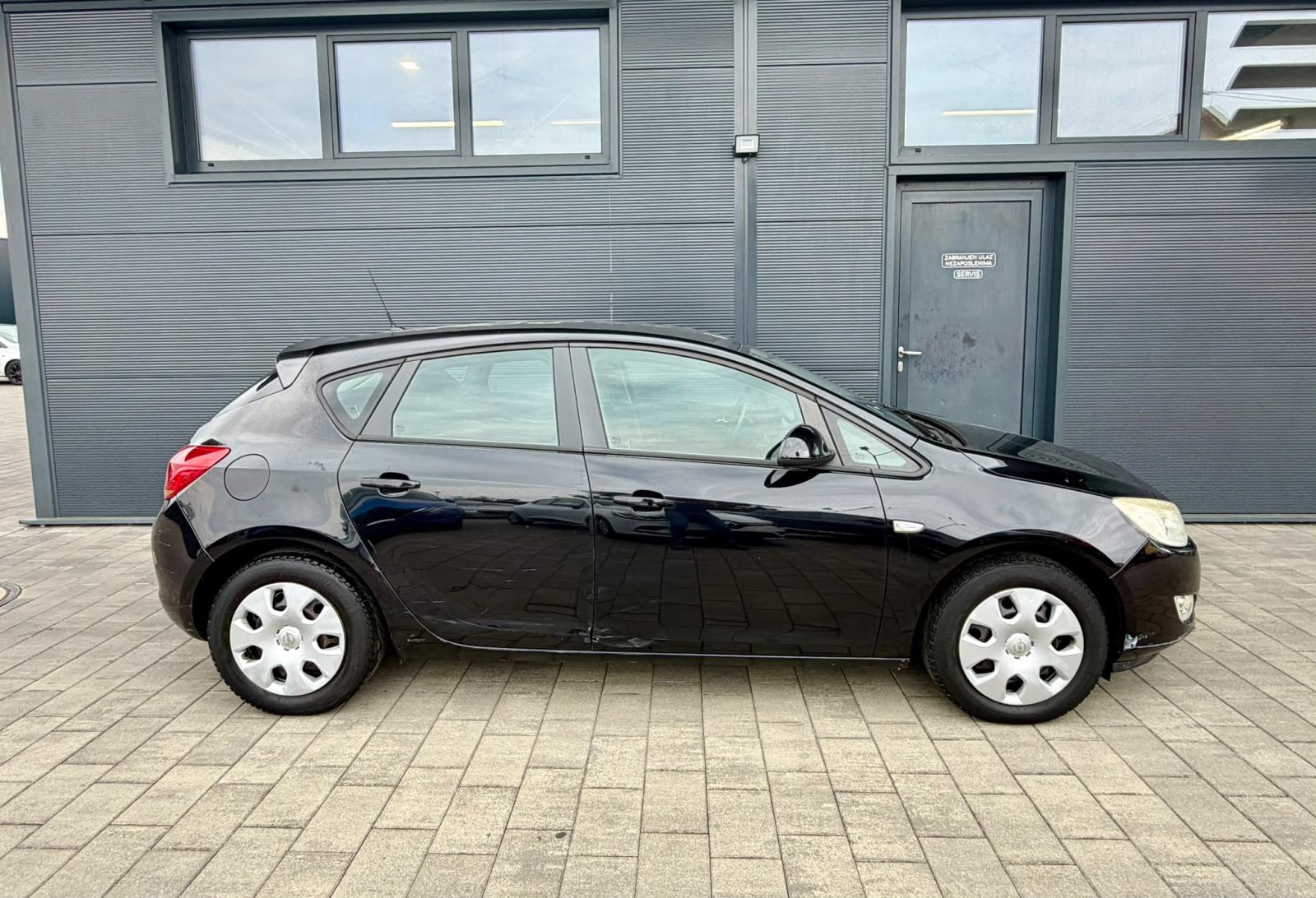 Opel Astra 1.4 - REGISTRIRANA - KLIMA - AUTOKREDIT, fotografija 6