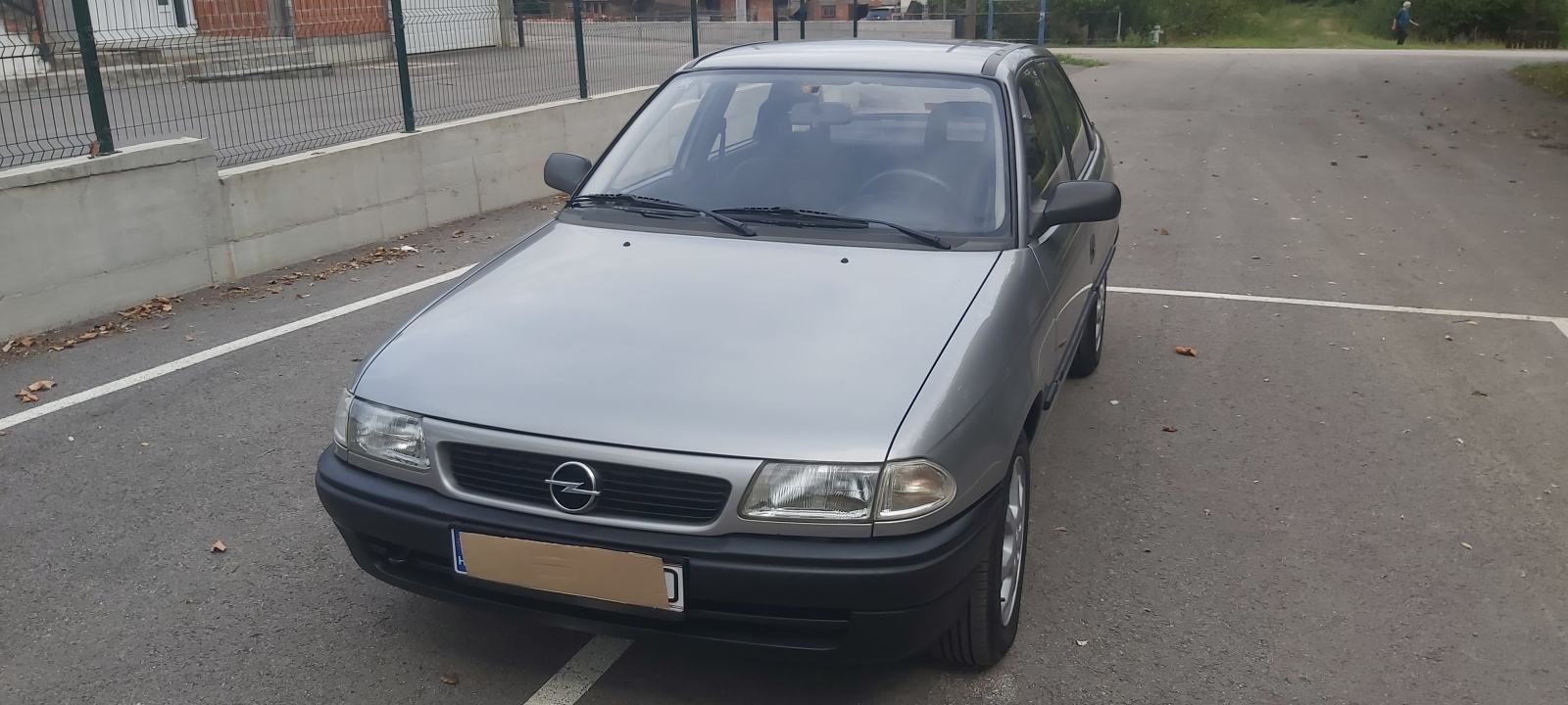 Opel Astra 1,4 I SAMO 82000KM REG GODINU DANA, fotografija 2