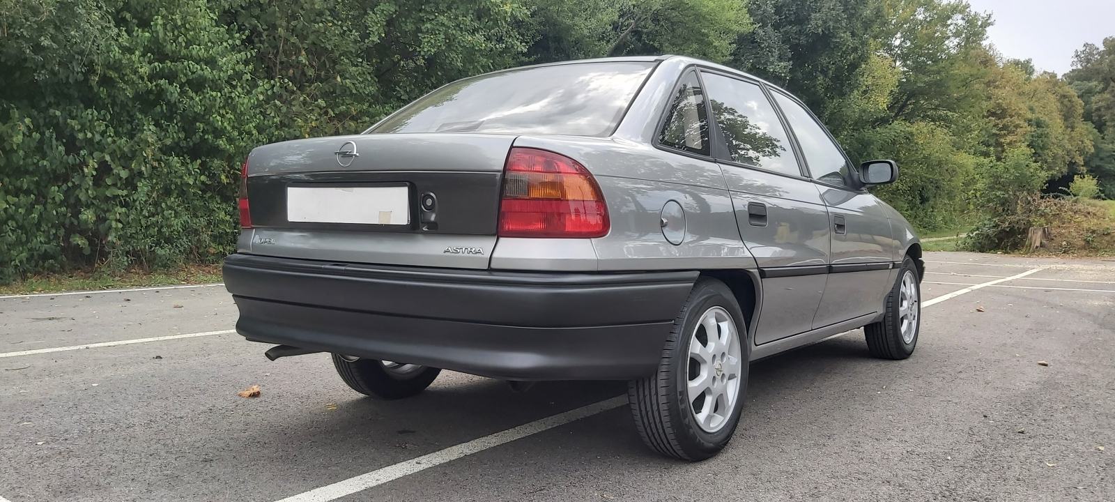 Opel Astra 1,4 I SAMO 82000KM REG GODINU DANA, fotografija 6