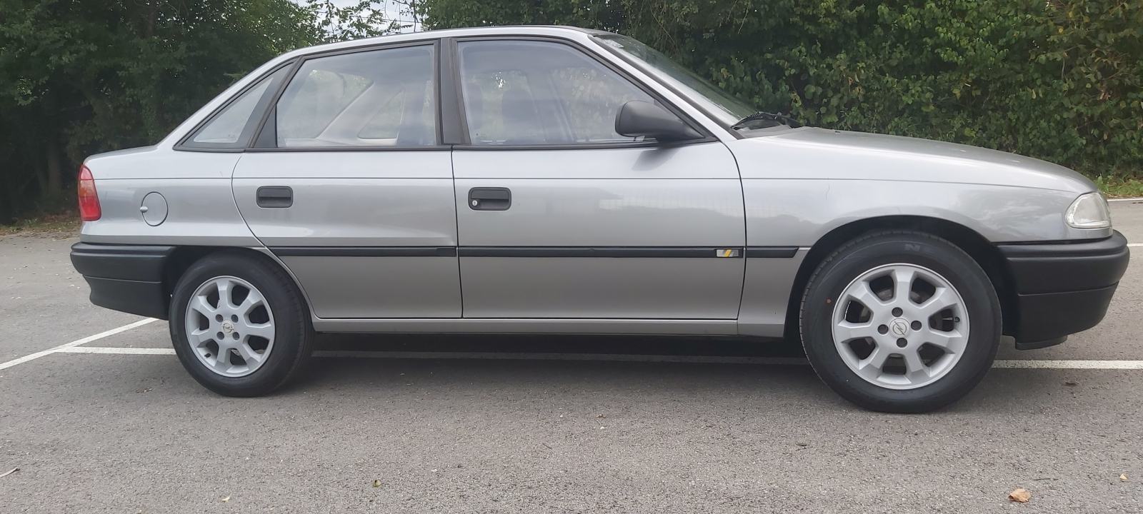 Opel Astra 1,4 I SAMO 82000KM REG GODINU DANA, fotografija 7