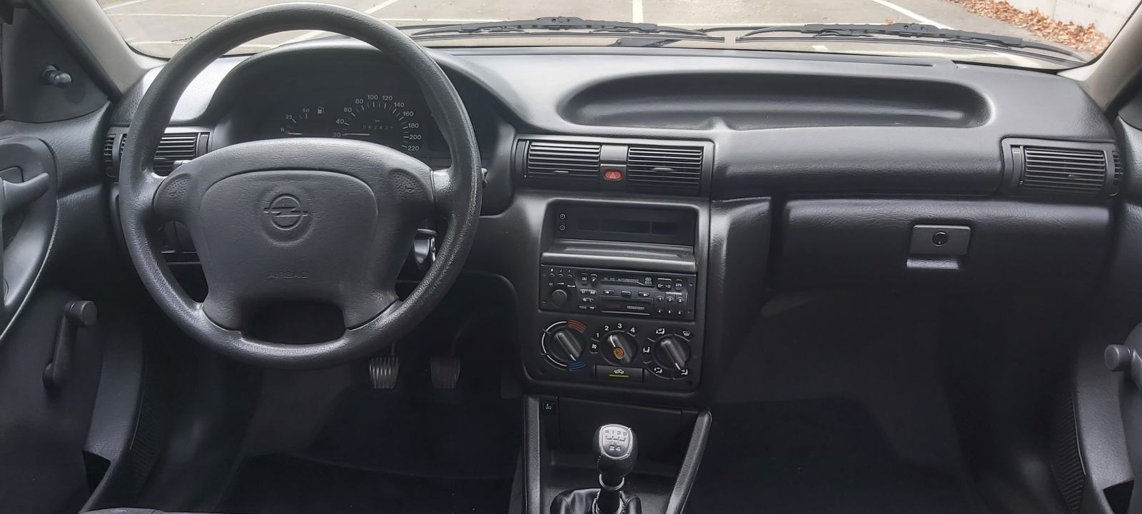 Opel Astra 1,4 I SAMO 82000KM REG GODINU DANA, fotografija 18