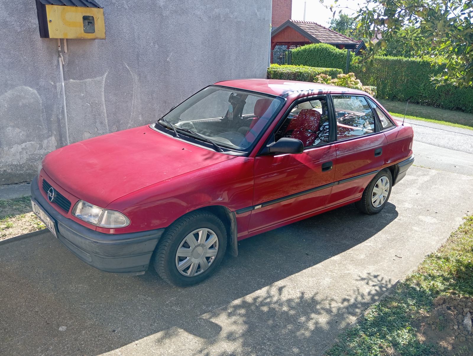 Opel Astra 1,4 i, pogled izvana - slika 1