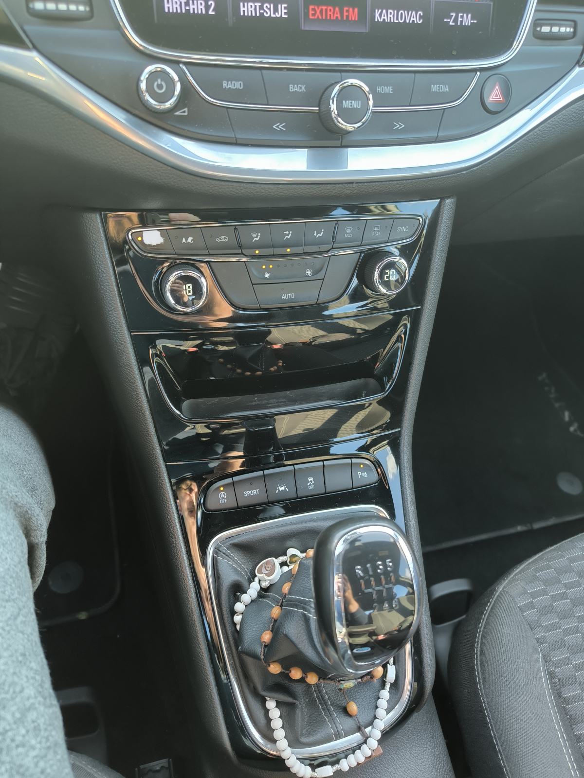 Opel Astra 1.4 T, fotografija 9