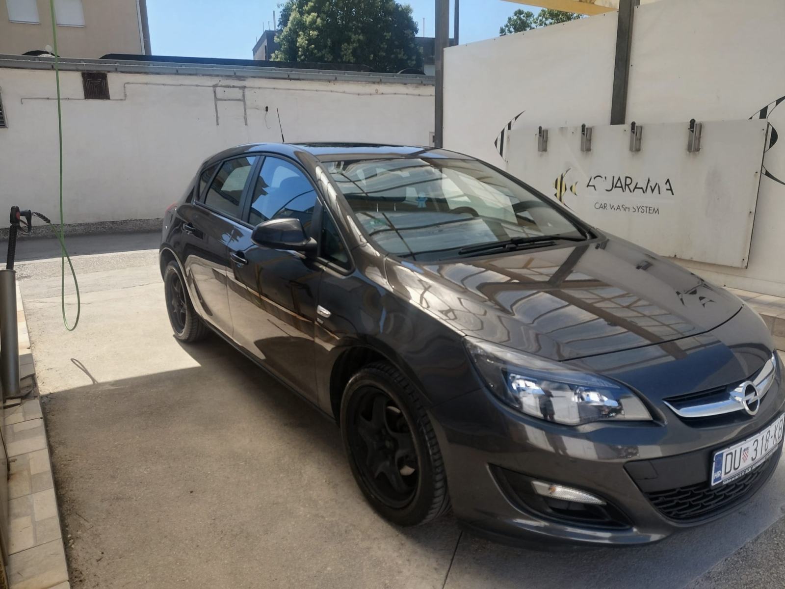 Opel Astra J 1.4, fotografija 3